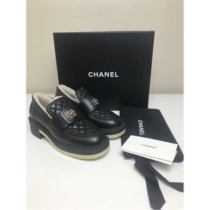 Chanel Sz 37 Shearling Lined Turnlock Loafers, Black G38147 Y55427